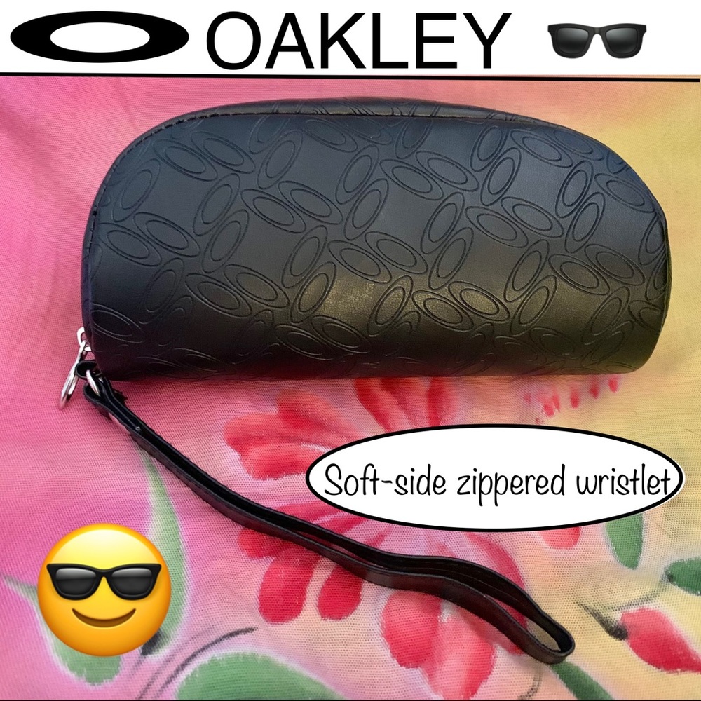 NWOT Oakley Zippered Sunglass Wristlet Case